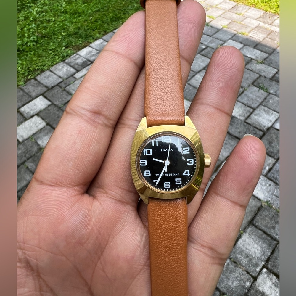 Timex Vintage women’s winding watch